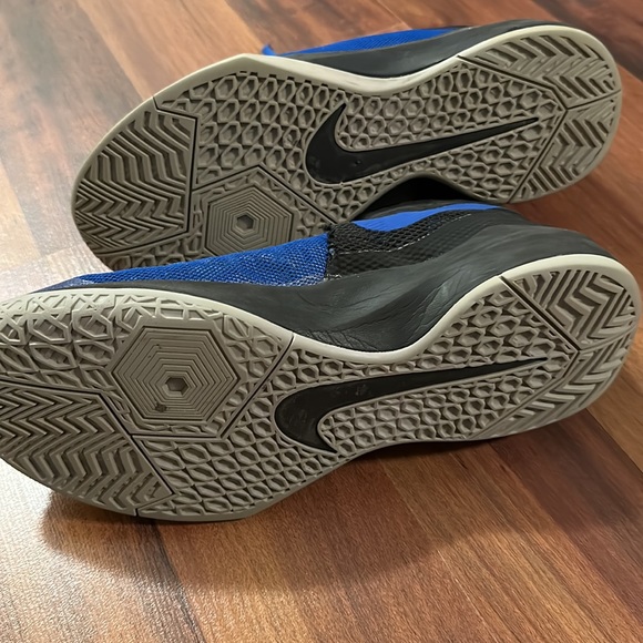 Men’s Nike Basketball Shoes - Picture 3 of 4